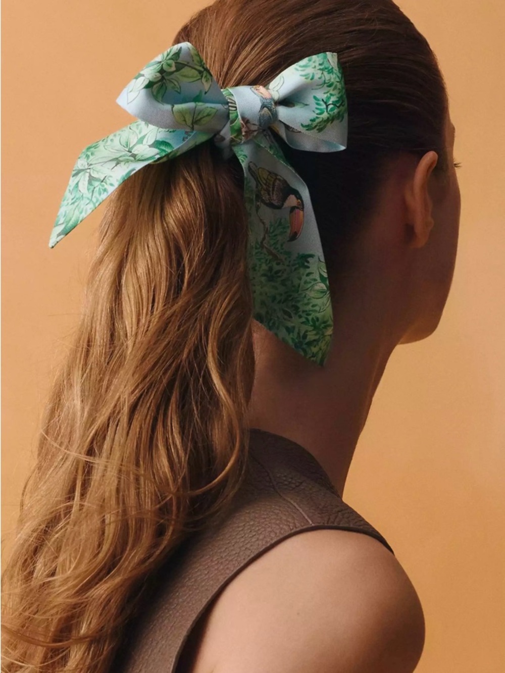 Hermès Purple Green Yellow Printed Silk Twilly with Butterfly Motif - Picture 15 of 16